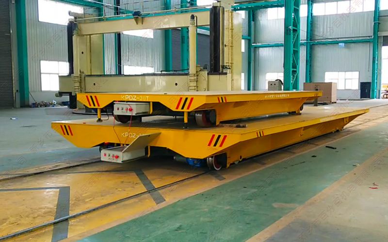 在選用軌道平板車和無(wú)軌平板車方面，工廠該如何取舍呢