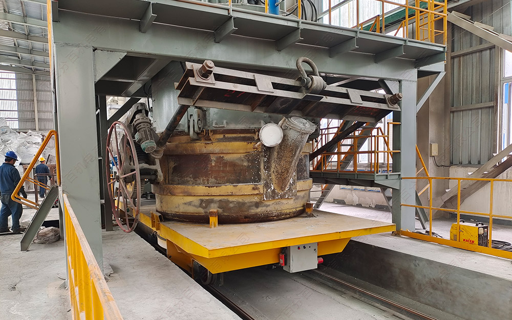 相對于無軌電動平車，為什么冶煉鑄造行業(yè)更加傾向選擇使用有軌電動平車